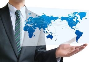 ビジネスマンと世界地図